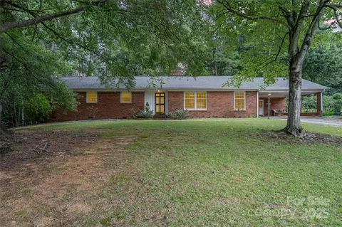 1210 Shady Bluff Dr, Charlotte, NC 28211