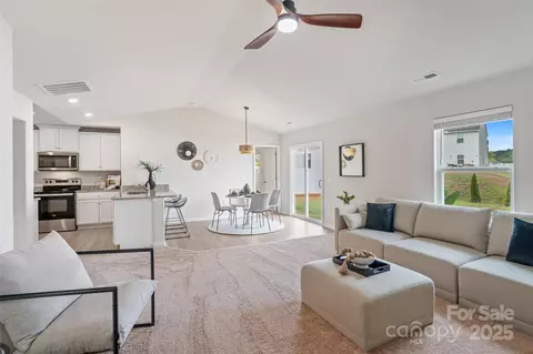 1108 Nia Rd, Charlotte, NC 28215