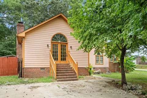 6500 Peacehaven Dr, Charlotte, NC 28214