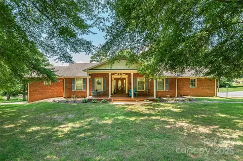 3802 Laurel Heights Dr, Morganton, NC 28655