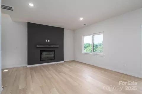 803 32nd Ne St NE, Conover, NC 28613 photo 5