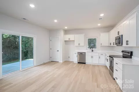 803 32nd Ne St NE, Conover, NC 28613 photo 4