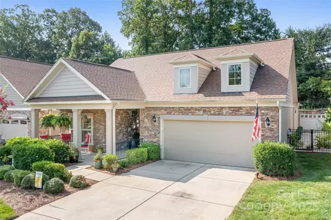 Exterior - 19403 Greentree Way, Cornelius, NC 28031 photo 6 of 7