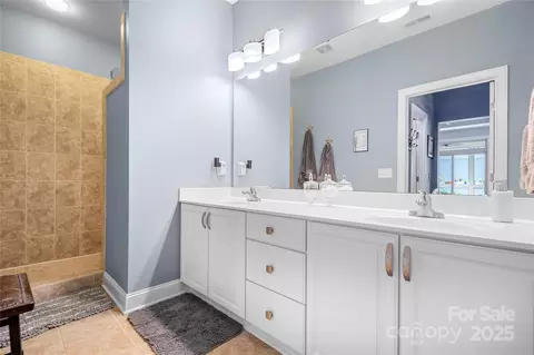 Bath - 19403 Greentree Way, Cornelius, NC 28031 photo 2 of 2
