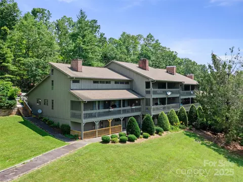 439 Fairway Ln, Spruce Pine, NC 28777
