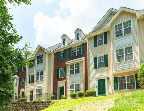 10011 Treeside Ln, Matthews, NC 28105