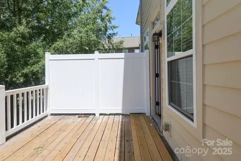 Exterior - 729 Naramore St, Davidson, NC 28036 photo 2 of 3
