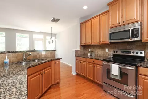 Kitchen - 729 Naramore St, Davidson, NC 28036 photo 5 of 5