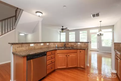 Kitchen - 729 Naramore St, Davidson, NC 28036 photo 3 of 5