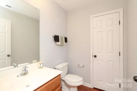 Bath - 729 Naramore St, Davidson, NC 28036 photo 1 of 1