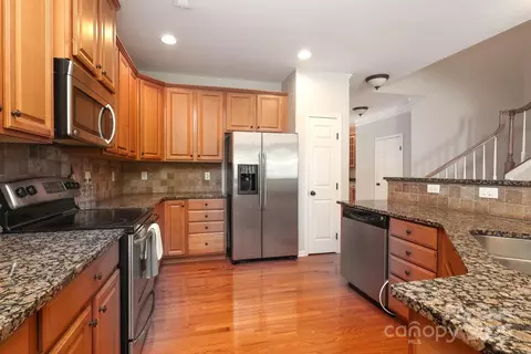 Kitchen - 729 Naramore St, Davidson, NC 28036 photo 4 of 5