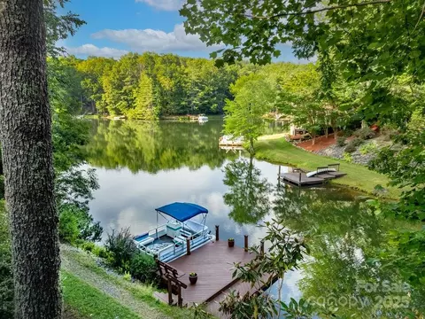 66 Ottaray Ct, Brevard, NC 28712