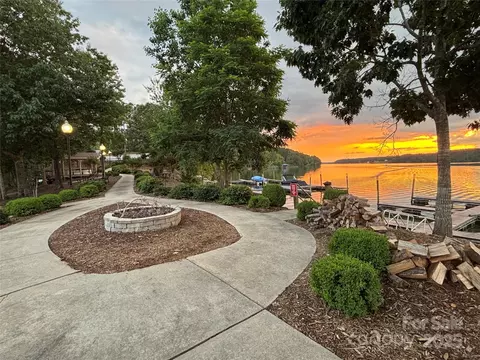2045 W Paradise Harbor 35 Dr #35, Connelly Springs, NC 28612