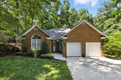 6907 Pleasant Dr, Charlotte, NC 28211