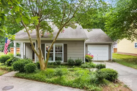 804 Bradford Woods Dr, Charlotte, NC 28209