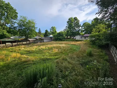 000 Allen Claire St, Hendersonville, NC 28792