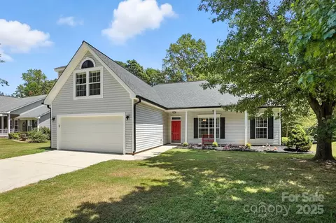 106 Dannyn Grove Ct, Mooresville, NC 28117