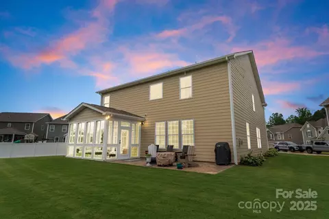 3819 Lake Breeze Dr, Sherrills Ford, NC 28673