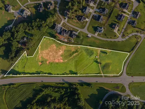 999999 Boylston Hwy, Mills River, NC 28759