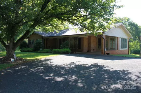 796 Hollis Rd, Ellenboro, NC 28040