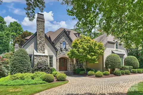 3021 Kings Manor Dr, Matthews, NC 28104