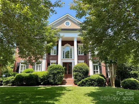 1009 Westbury Dr, Matthews, NC 28104