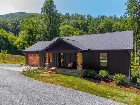 22 Crossing Ln, Sylva, NC 28779