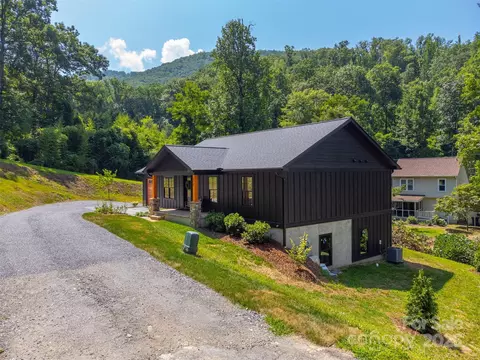 22 Crossing Ln, Sylva, NC 28779 photo 2