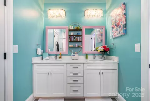 Bath - 708 Amalfi Dr, Davidson, NC 28036 photo 4 of 5