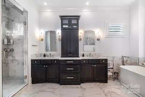 Bath - 708 Amalfi Dr, Davidson, NC 28036 photo 2 of 5