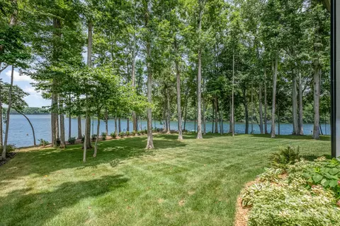 Exterior - 708 Amalfi Dr, Davidson, NC 28036 photo 4 of 5