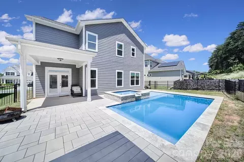 1358 Cedardale Ln, Denver, NC 28037