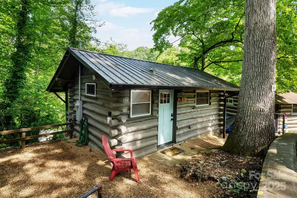 Exterior - Cottage Drive, Asheville, NC 28805 photo 6 of 8