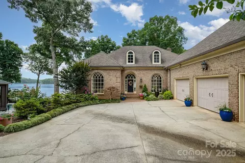 16133 N Point Rd, Huntersville, NC 28078