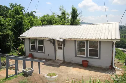 105 Summit St, Marion, NC 28752