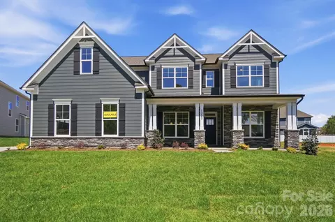 1320 Knob Creek Dr, Gastonia, NC 28054