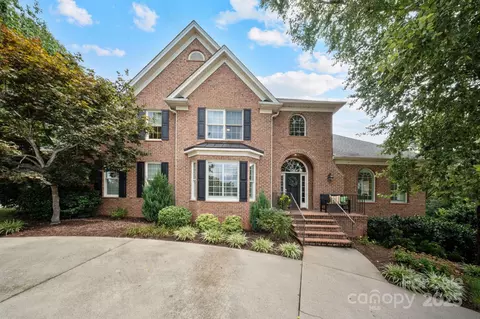 51 Players Ridge Rd, Hickory, NC 28601