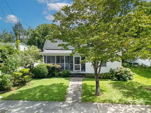 89 Whitmire St, Brevard, NC 28712