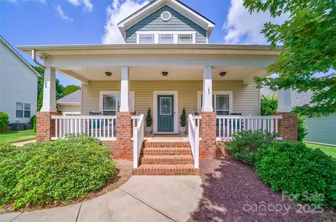 8509 Castle Cliff Dr, Matthews, NC 28105