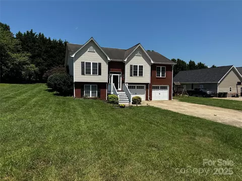 147 Freshfield Dr, Hudson, NC 28638