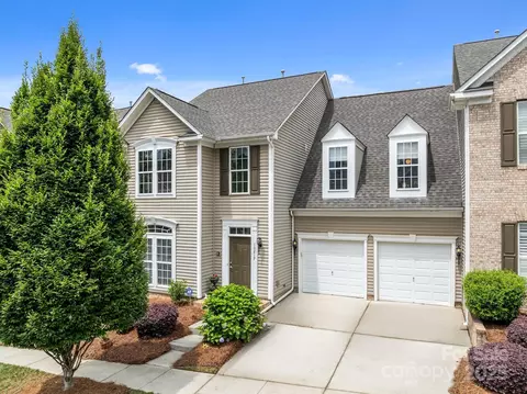 10217 Linksland Dr, Huntersville, NC 28078
