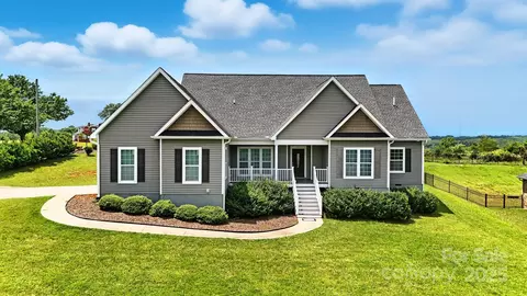 1903 46th Avenue Ne Dr NE, Hickory, NC 28601