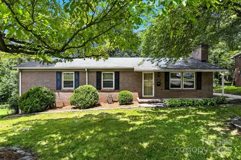 632 7th Avenue Se Pl SE, Hickory, NC 28602