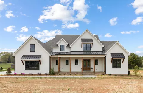 111 Monbo Meadows Ln, Statesville, NC 28677