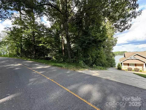 3720 Landmark 1 Dr #1, Sherrills Ford, NC 28673