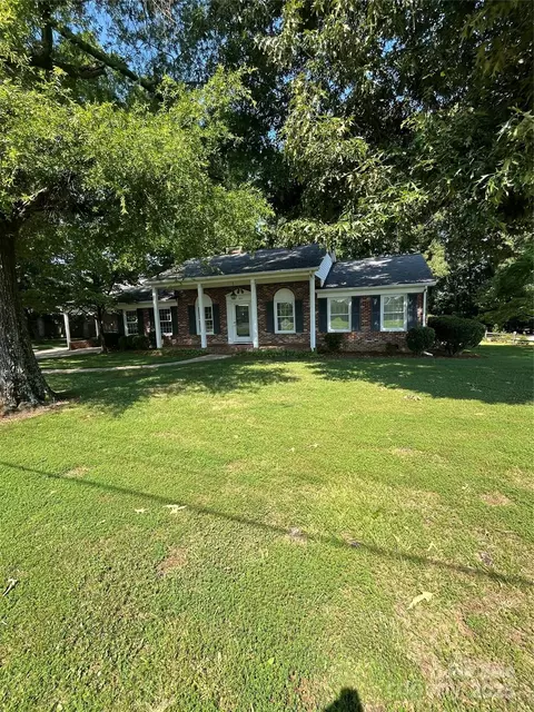 504 Mount Vernon Dr, Albemarle, NC 28001