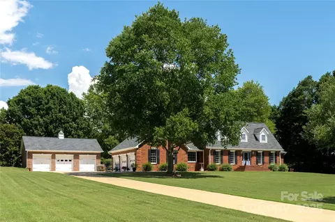 203 Queens Cove Rd, Mooresville, NC 28117