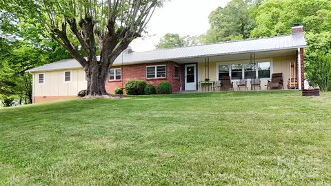 53 Windy Oaks Rdg, Burnsville, NC 28714
