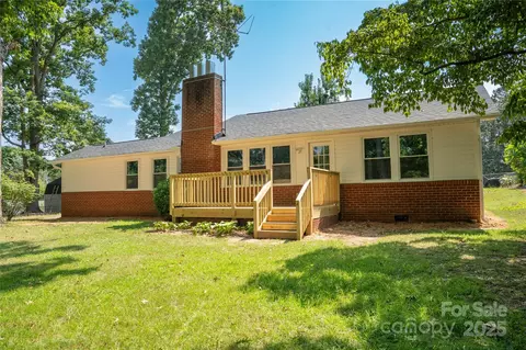 113 Oakleaf Dr, Landrum, SC 29356