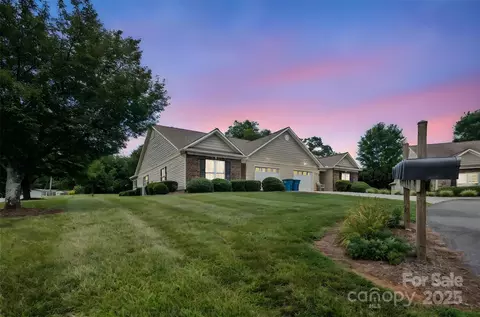 211 Abee St, Morganton, NC 28655